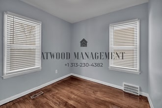 This beautifully updated 3-bedroom, 1-bath single-family home is ready for move-in! in Detroit, MI - Foto de edificio - Building Photo