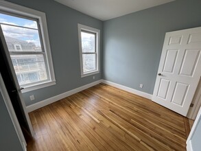 29 Cameron Ave, Unit 3R in Somerville, MA - Foto de edificio - Building Photo