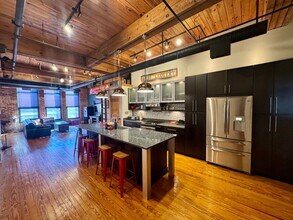 230 W Tazewell St in Norfolk, VA - Building Photo - Building Photo