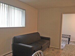 912 Oakland Ave in Ann Arbor, MI - Building Photo - Building Photo