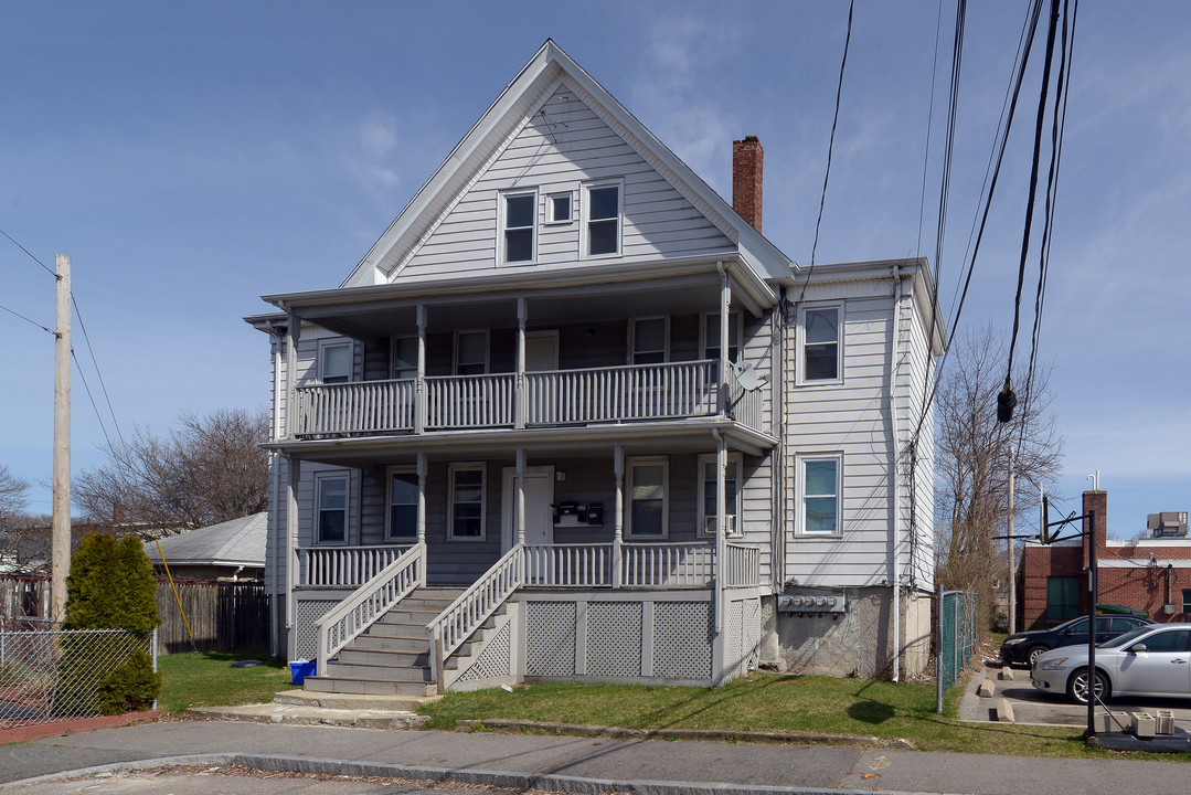 25 Presbrey Ave in Taunton, MA - Building Photo