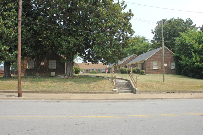 Shelby Court Apartments in Nashville, TN - Building Photo - Building Photo