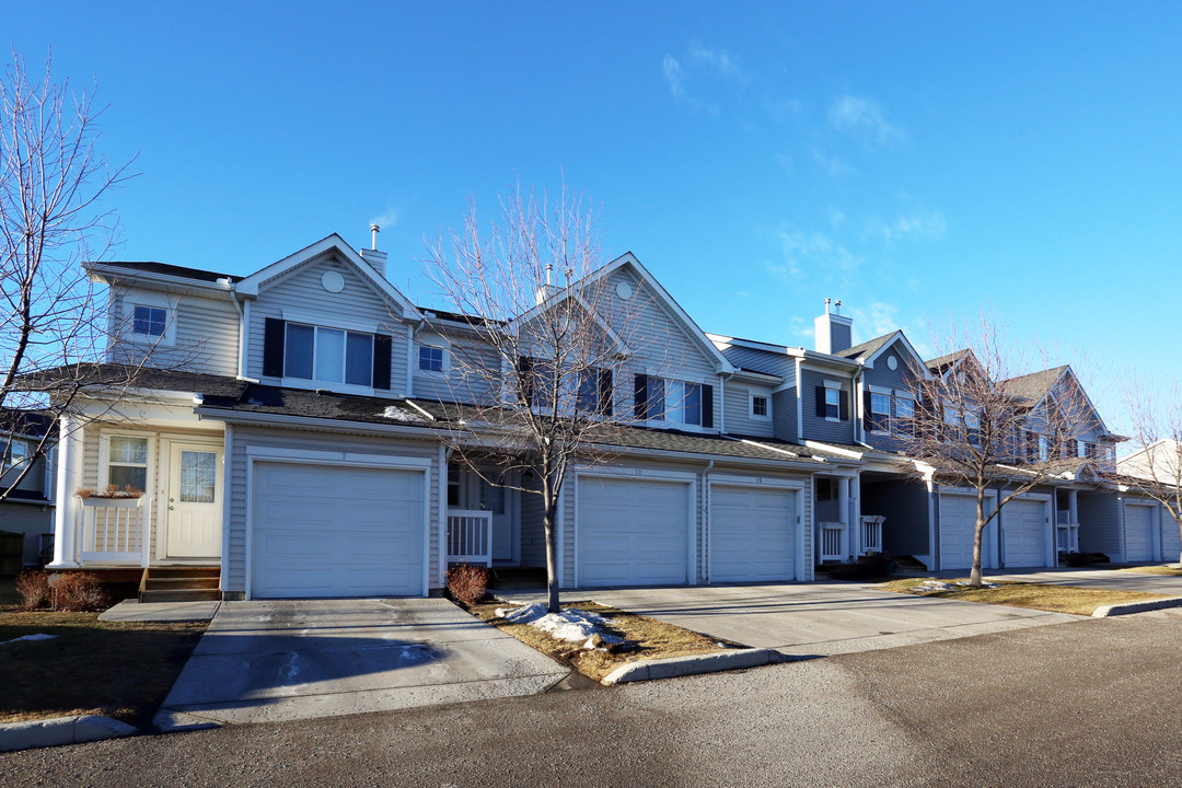 18 Country Village Gate NW in Calgary, AB - Building Photo