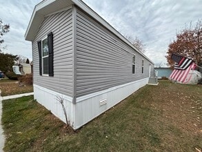 831 N Pontiac Trail in Walled Lake, MI - Building Photo - Building Photo