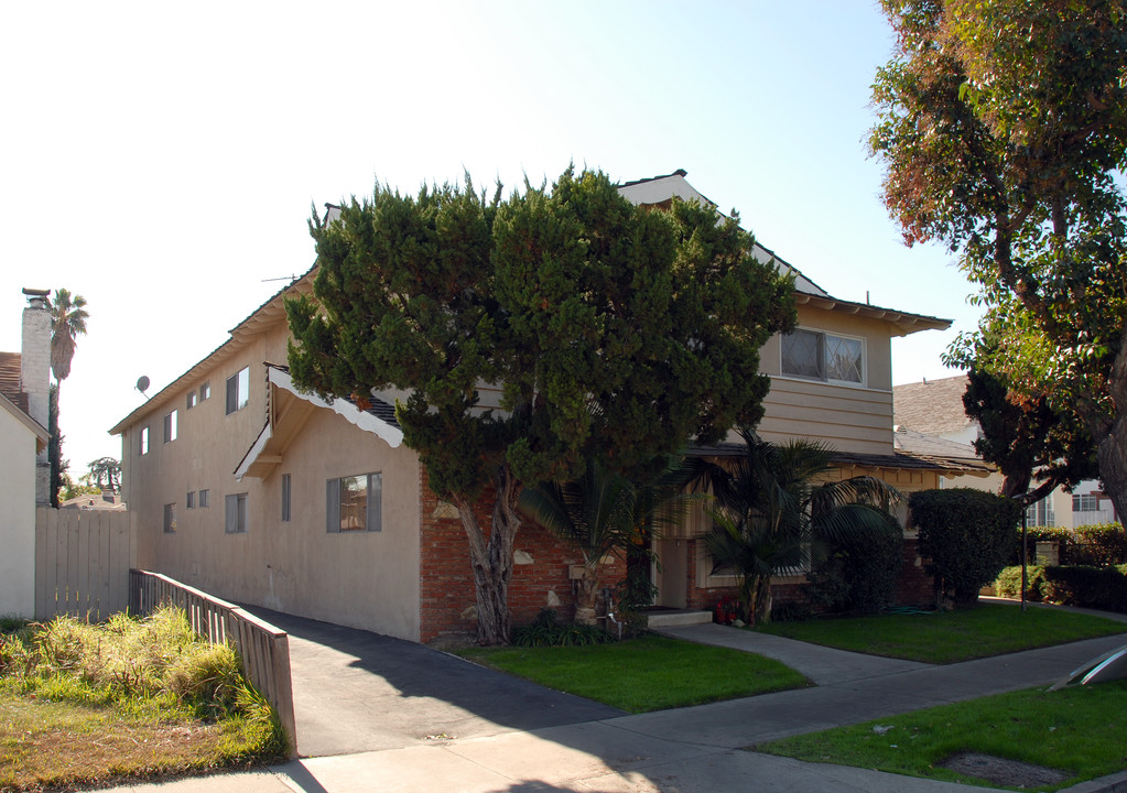 308 Los Higos St in Alhambra, CA - Foto de edificio