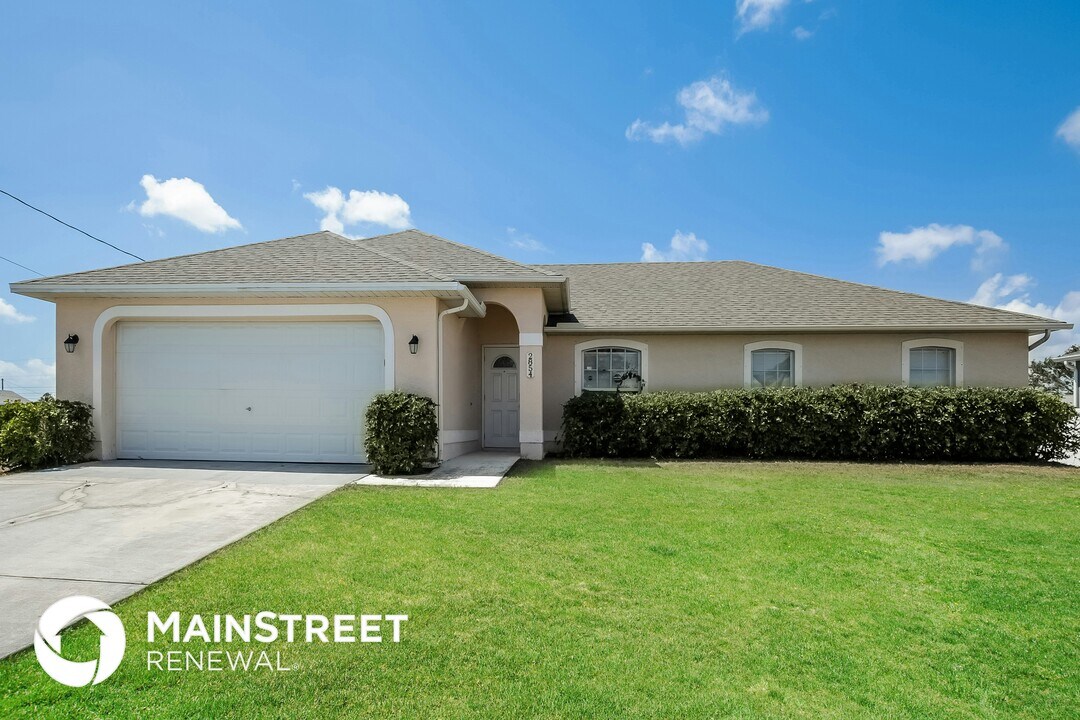 2854 NW 3rd Ave in Cape Coral, FL - Building Photo