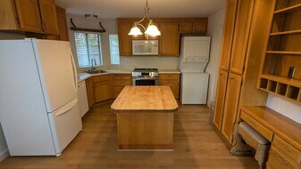 16395 E La Chiquita Ave in Los Gatos, CA - Building Photo