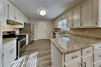 208 Emerald Cove Ln in Woodstock, GA - Building Photo - Building Photo