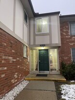 30240 Southfield Rd in Southfield, MI - Building Photo