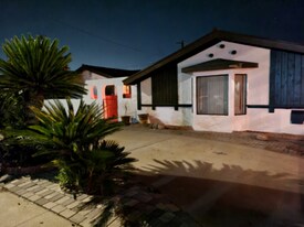 1484 Ahart St in Simi Valley, CA - Building Photo