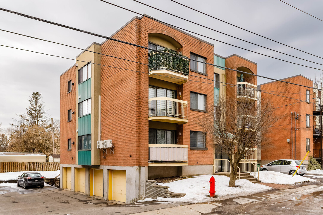 845 Saint-Louis St in Montréal, QC - Building Photo