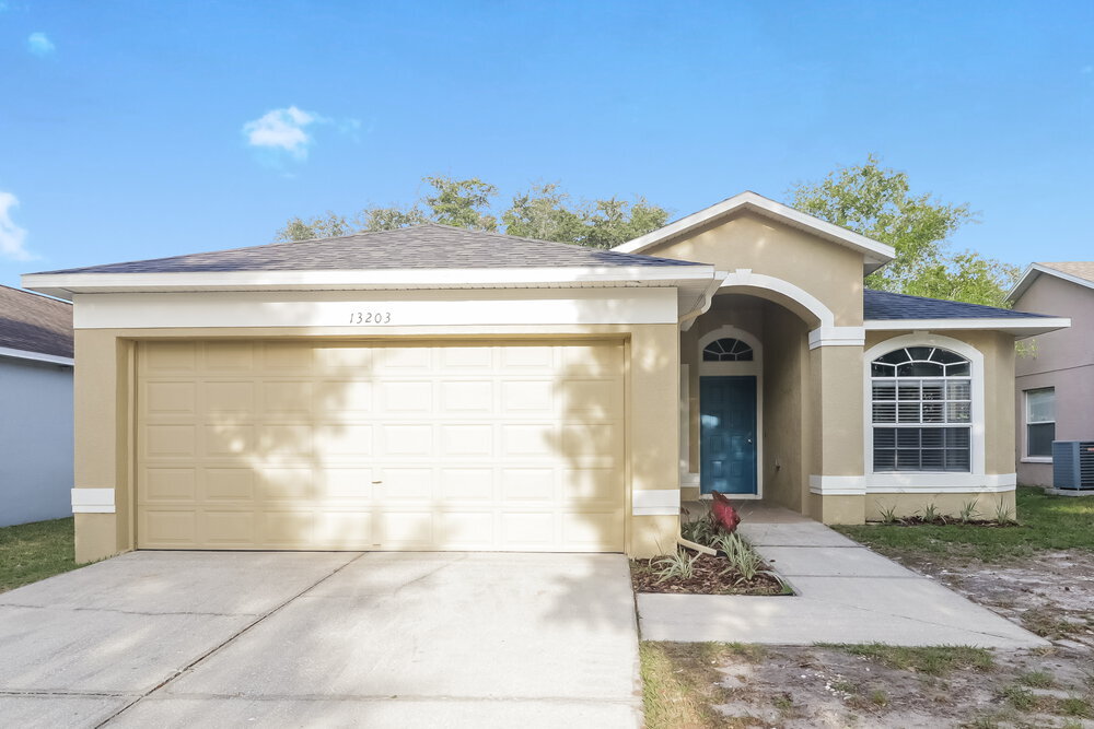 13203 Sharondale Ct in Riverview, FL - Building Photo