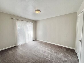 1707-1709 Madrone Ave in West Sacramento, CA - Building Photo - Building Photo