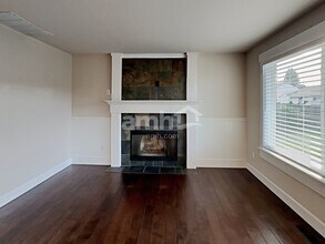 21726 44th Avenue Ct E in Spanaway, WA - Foto de edificio - Building Photo