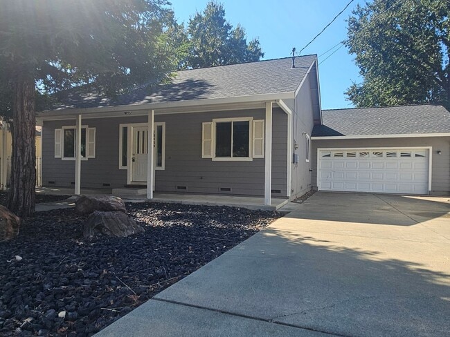 18439 Hidden Valley Rd in Hidden Valley Lake, CA - Building Photo - Building Photo