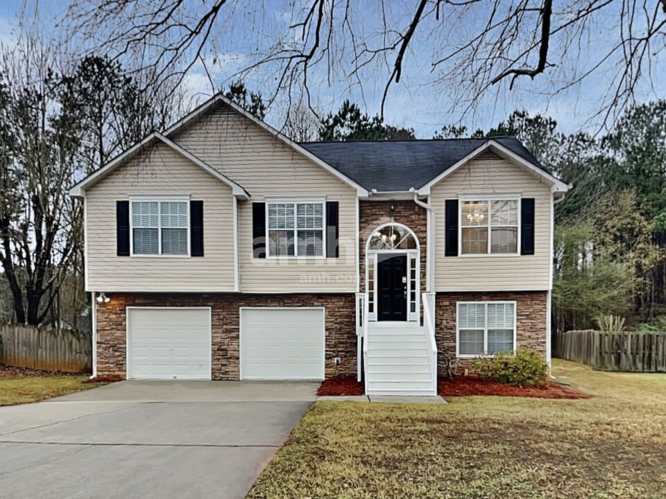 30 Cheyenne Dr in Stockbridge, GA - Building Photo