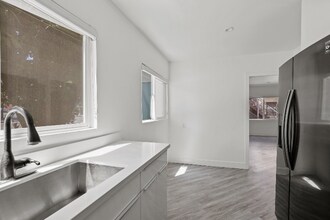 1486 Silver Lake Blvd in Los Angeles, CA - Foto de edificio - Building Photo