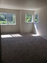 13050 SW Creekshire Dr in Tigard, OR - Building Photo - Building Photo