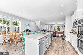 43871 Eucalyptus Way in California, MD - Building Photo - Building Photo