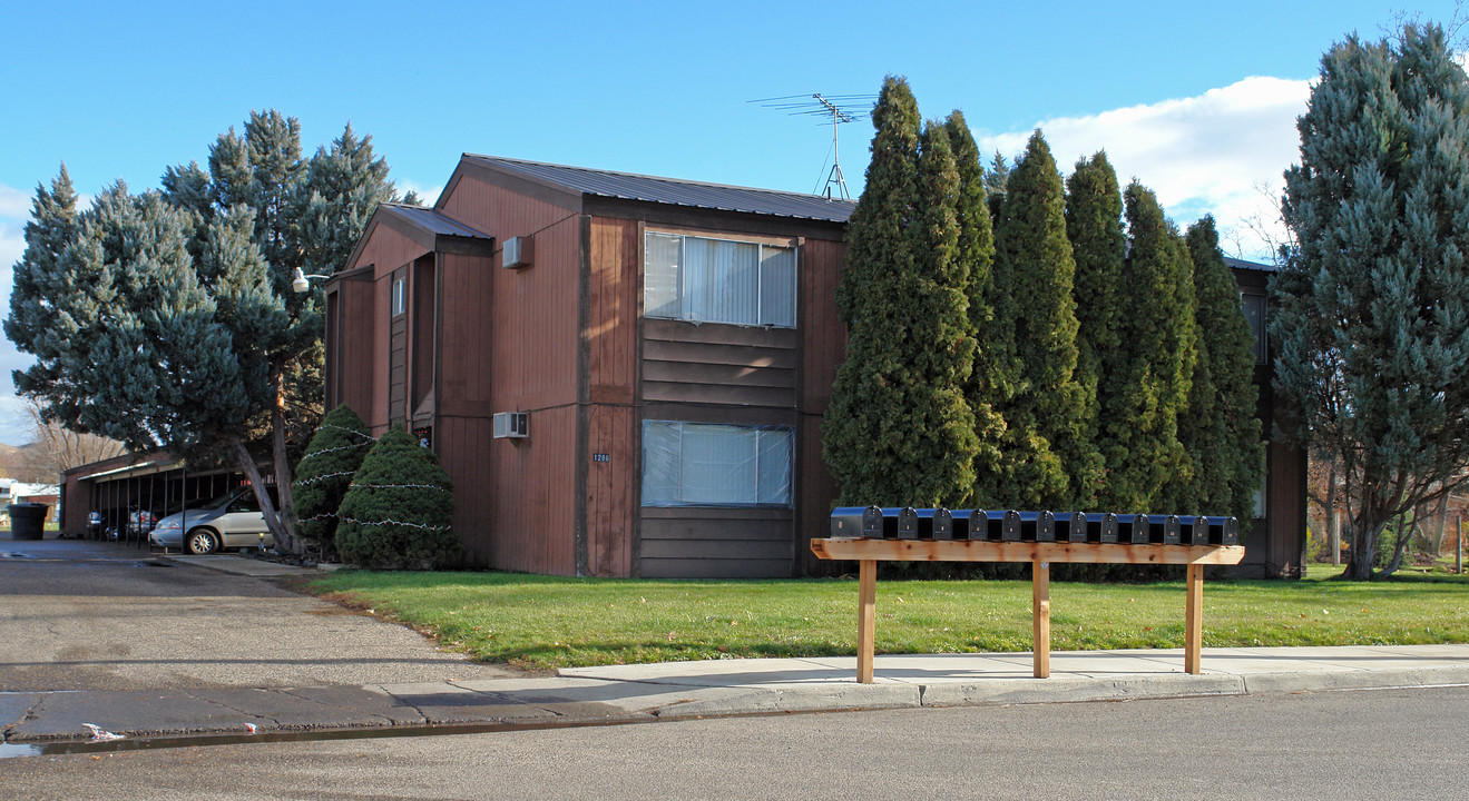 Western Classic Apartments in Weiser, ID - Building Photo