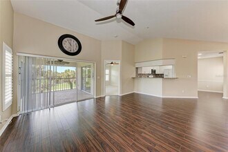 803 Montrose Dr, Unit 201 in Venice, FL - Building Photo - Building Photo