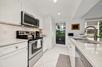 611 Brackenwood Cove in Palm Beach Gardens, FL - Building Photo - Building Photo