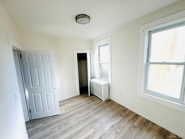 438 Locust St in Mount Vernon, NY - Foto de edificio - Building Photo