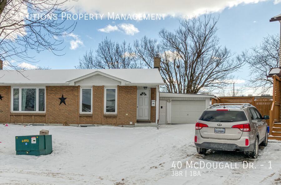 40 McDougall Dr in Thorold, ON - Building Photo