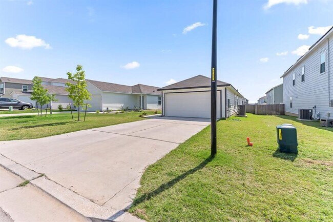617 Marty Allen Lp in Jarrell, TX - Building Photo - Building Photo