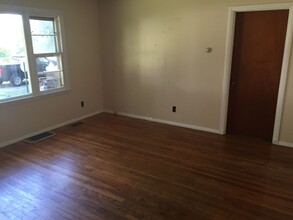 207 Main St in Saint David, ME - Foto de edificio - Building Photo