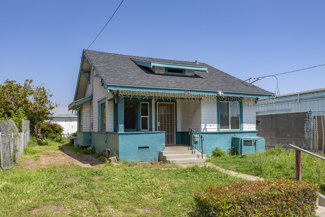 1427 Roosevelt Ave in National City, CA - Building Photo