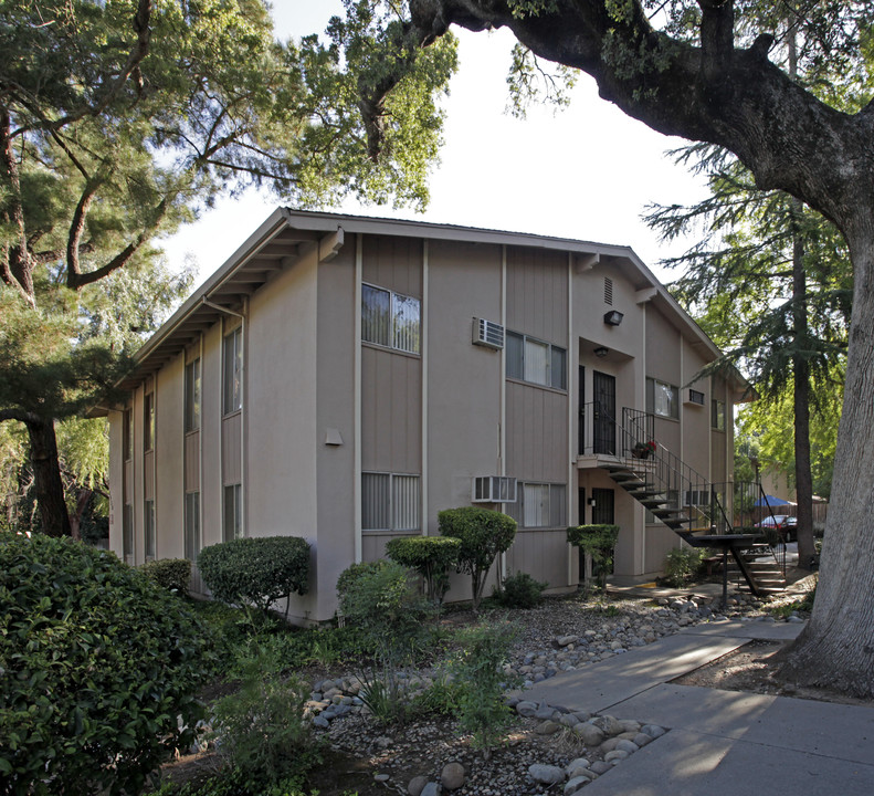 Lone Oak Apartments in Carmichael, CA - Foto de edificio