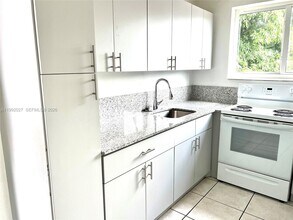 2121 SW 4th St in Miami, FL - Building Photo - Building Photo