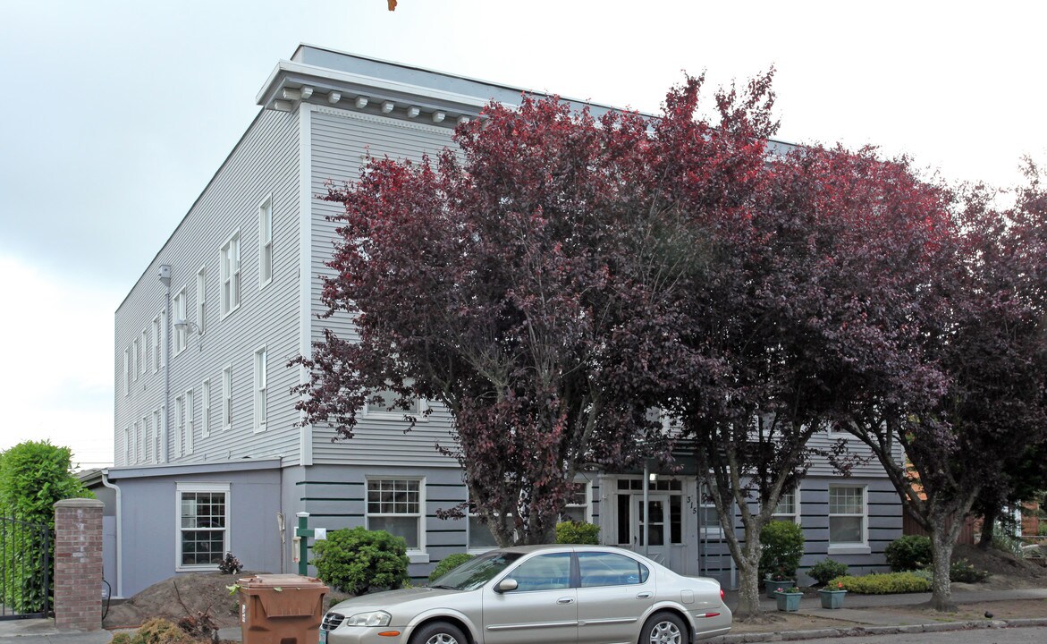 McCarthy Apartments in Tacoma, WA - Foto de edificio