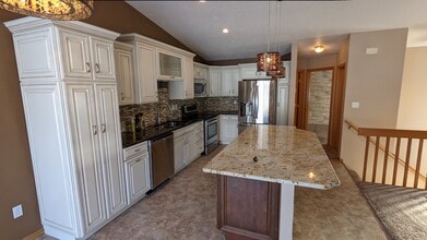 1514 Suntree Dr in West Fargo, ND - Building Photo - Building Photo