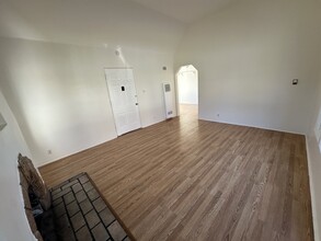 1217 Cottage Grove Ave in Glendale, CA - Building Photo - Building Photo