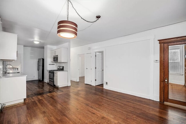 218 E 50th St, Unit 3 in New York, NY - Foto de edificio - Building Photo