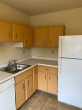 552 Asbury Ridge in Shelton, CT - Building Photo - Building Photo
