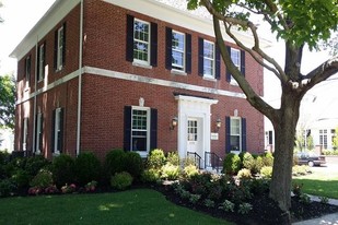 Georgian House At Westhampton Beach Village Apartments