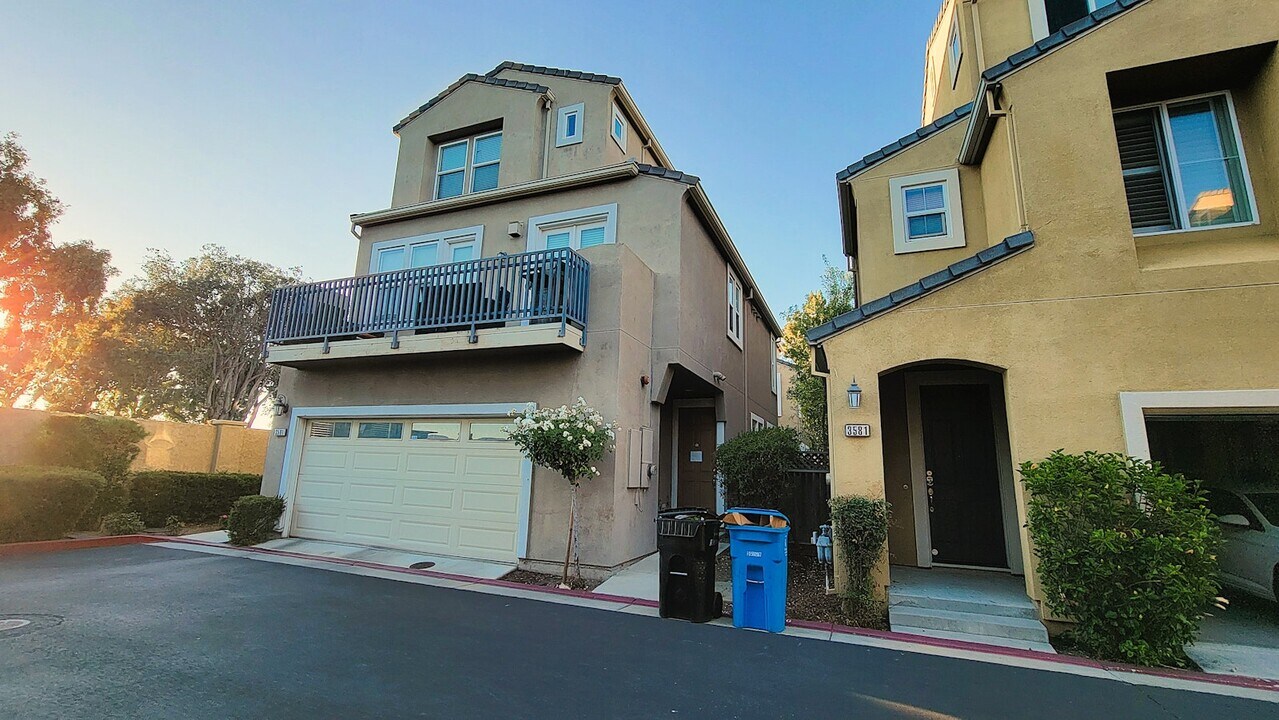 3591 Wolf Pl in Santa Clara, CA - Foto de edificio
