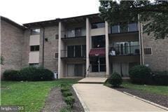 property at 7607 Fontainebleau Dr