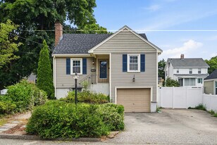 24 Ford St in Dedham, MA - Building Photo