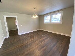 603 N Gaines St in Ennis, TX - Building Photo - Building Photo