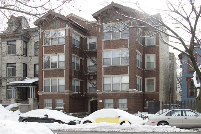 725 W Melrose St in Chicago, IL - Foto de edificio - Building Photo