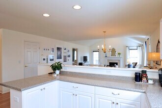 185 Julia Ct in Newtown, CT - Building Photo - Building Photo
