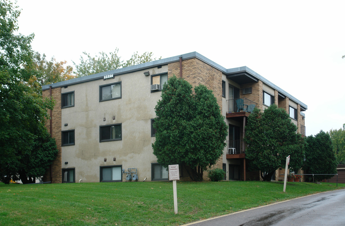 New Hope Garden Apartments in Minneapolis, MN - Building Photo