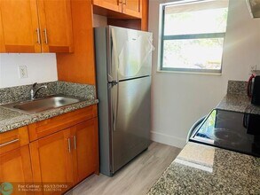 844 NW 3rd Ave-Unit -B in Fort Lauderdale, FL - Foto de edificio - Building Photo