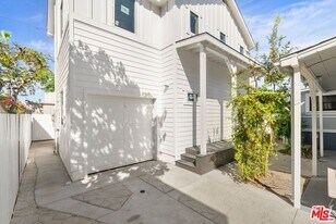 1955 Bonsallo Ave in Los Angeles, CA - Building Photo