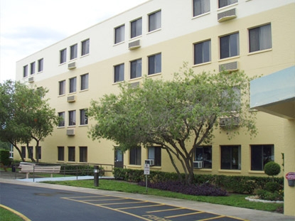 Manhattan Place Apartments in Tampa, FL - Building Photo - Building Photo