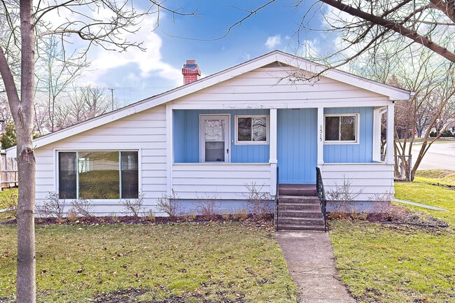 1515 N Pleasant Dr